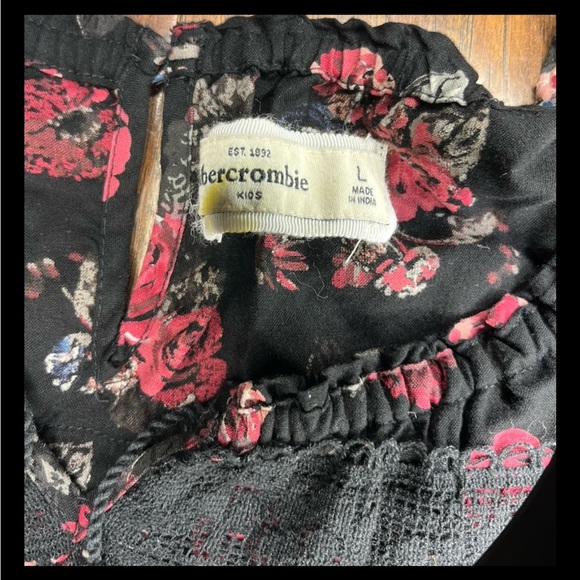 Abercrombie & Fitch Black and Red Floral Garment - Picture 2 of 8